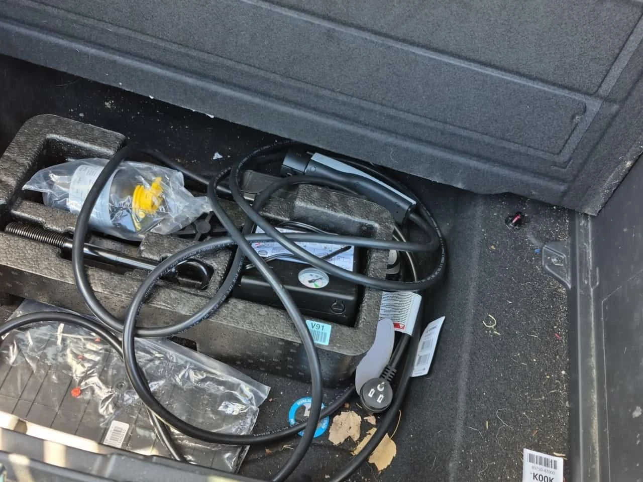 Kia Niro * PREMIUM * PANO* KEYLESS* ПОДГРЕВ* , снимка 15 - Автомобили и джипове - 54318508