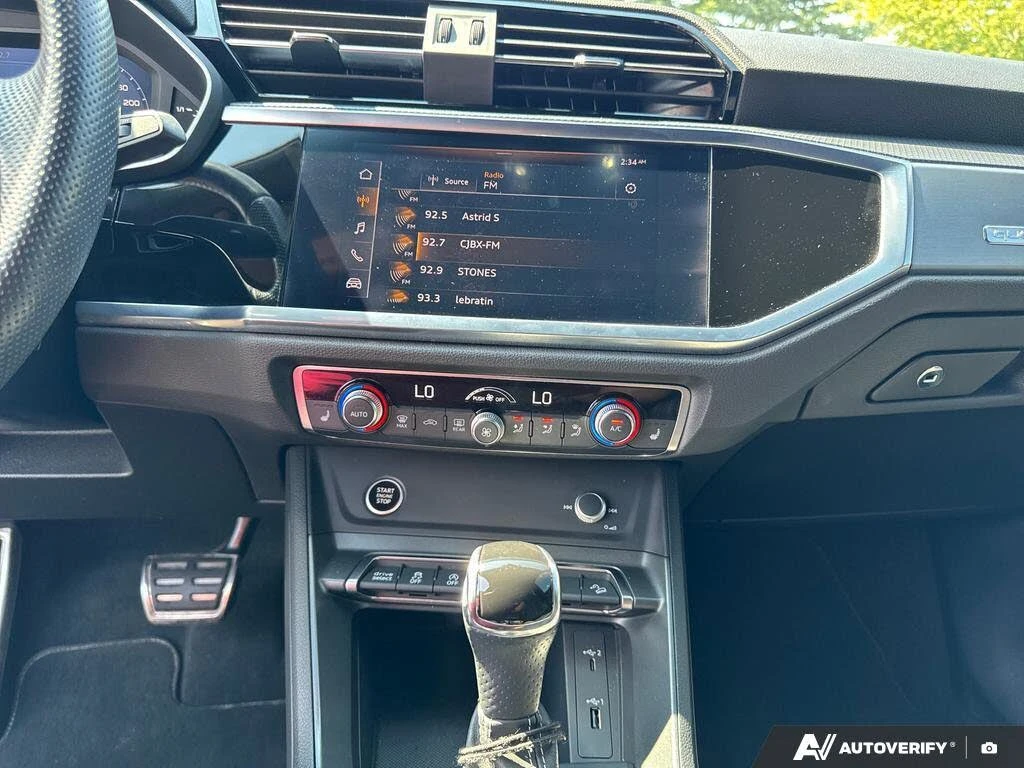 Audi Q3 Premium Plus* S-Line* Quattro* DIGITAL* PANORAMA* , снимка 15 - Автомобили и джипове - 54360143