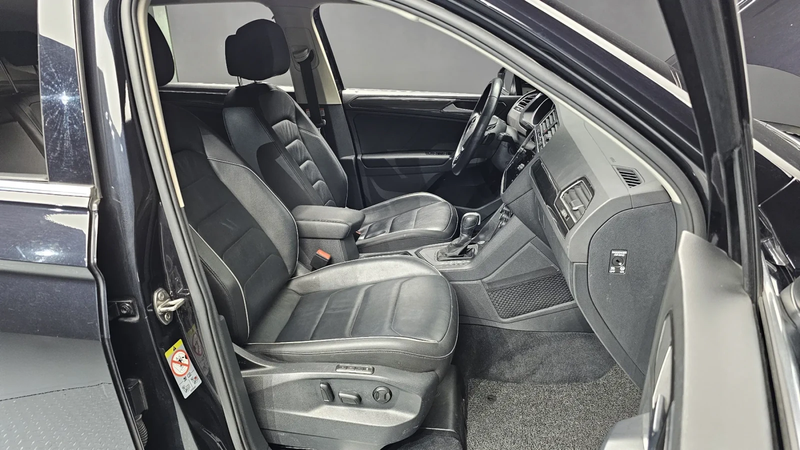 VW Tiguan 2.0TDI PRESTIGE HEAD UP/PANORAMA/360CAM, снимка 11 - Автомобили и джипове - 55188252