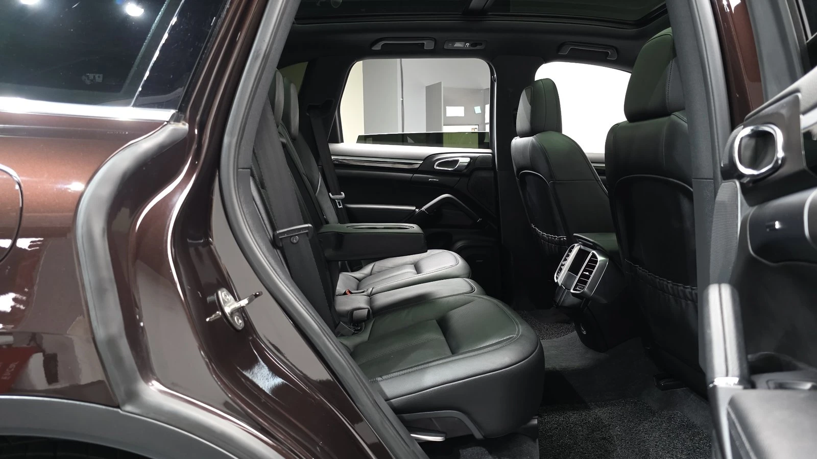 Porsche Cayenne Diesel* ЛЮК* ЕЛ. БАГАЖНИК* КРАЙНА ЦЕНА, снимка 11 - Автомобили и джипове - 55243786