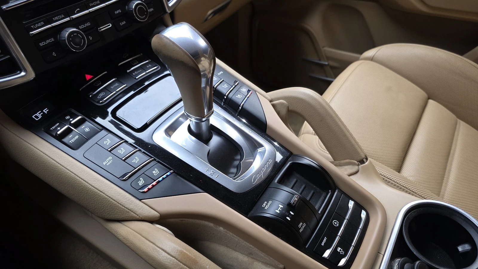 Porsche Cayenne Diesel* ЛЮК* 360* ПОДГРЕВ ВОЛАН* КРАЙНА ЦЕНА, снимка 9 - Автомобили и джипове - 55243786