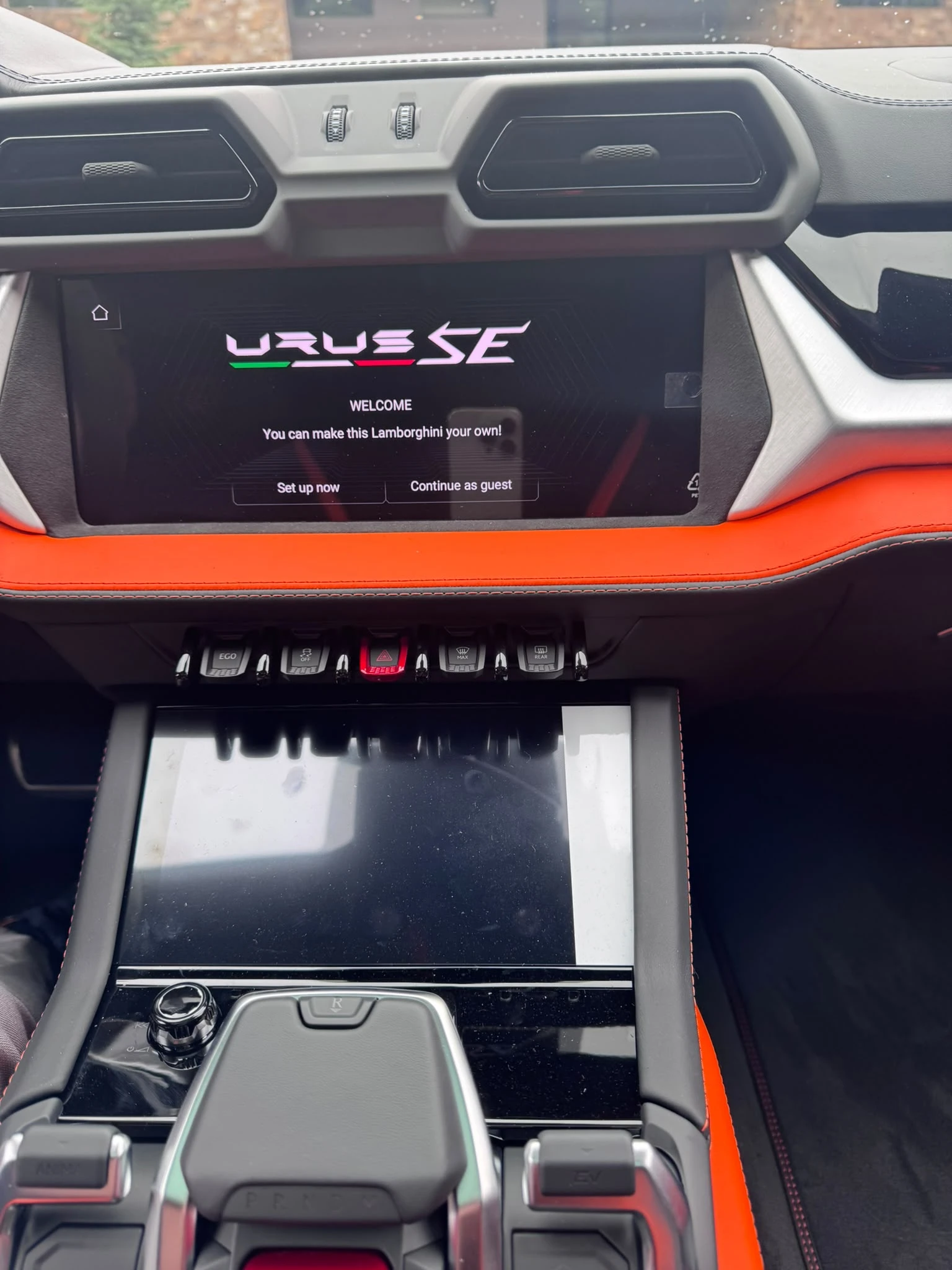 Lamborghini Urus SE* CARBON* MASSAGE* Blue Seiler Matte* , снимка 6 - Автомобили и джипове - 55430313