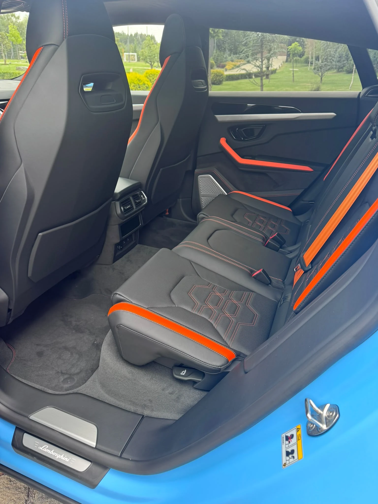 Lamborghini Urus SE* CARBON* MASSAGE* Blue Seiler Matte* , снимка 8 - Автомобили и джипове - 55430313