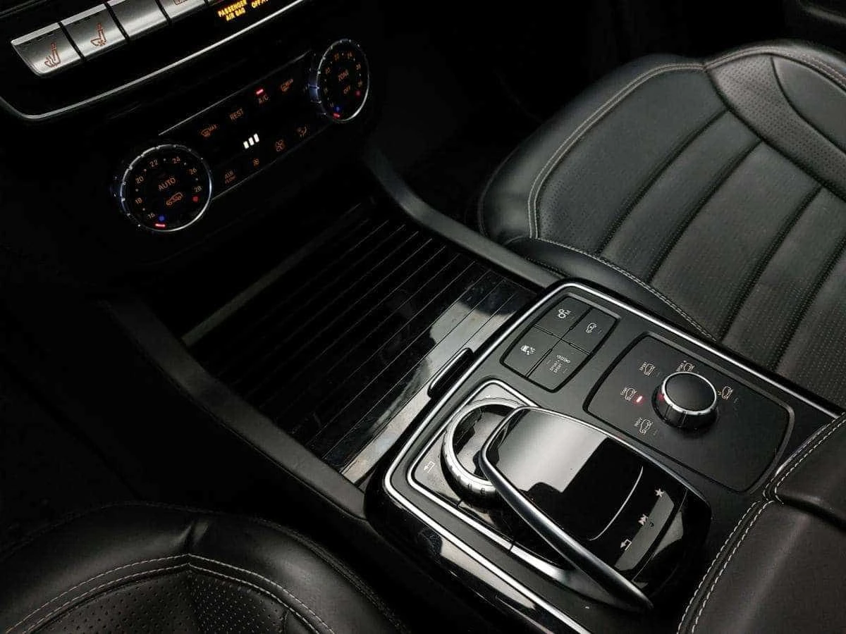 Mercedes-Benz GLE 63 AMG BURMESTER| NIGHT PACKAGE| MASSAGE| ЦЕНА ДО БГ, снимка 15 - Автомобили и джипове - 55466399
