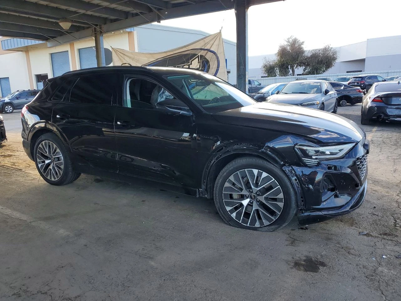 Audi Q8 E-Tron Prestige, снимка 4 - Автомобили и джипове - 56618880