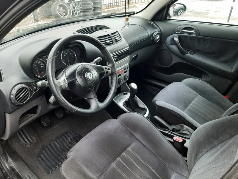 Alfa Romeo 147 1.6i, снимка 10 - Автомобили и джипове - 47061159