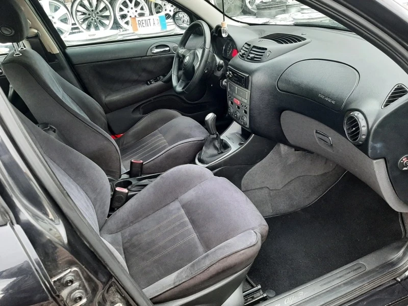 Alfa Romeo 147 1.6i, снимка 11 - Автомобили и джипове - 47061159