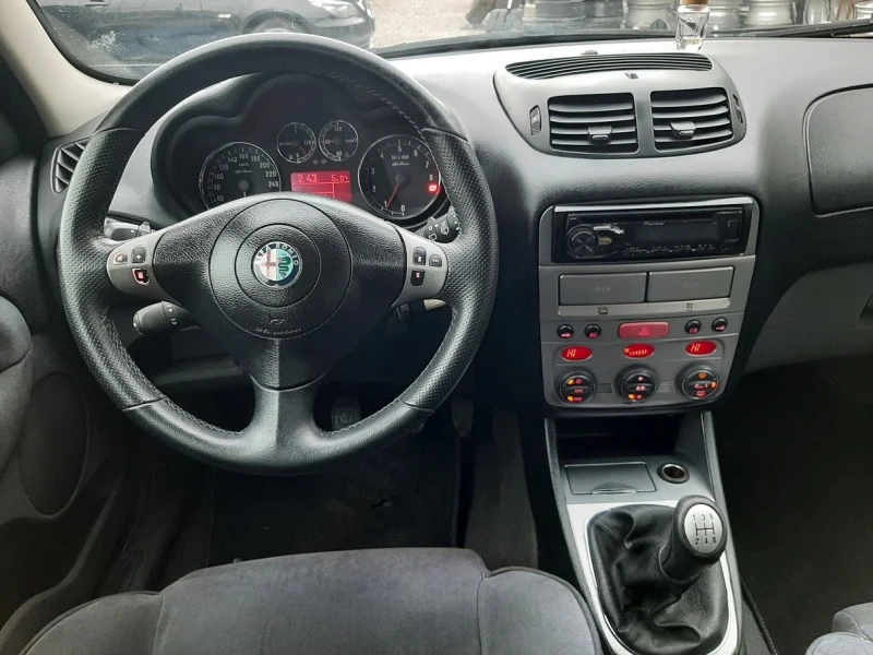 Alfa Romeo 147 1.6i, снимка 16 - Автомобили и джипове - 47061159