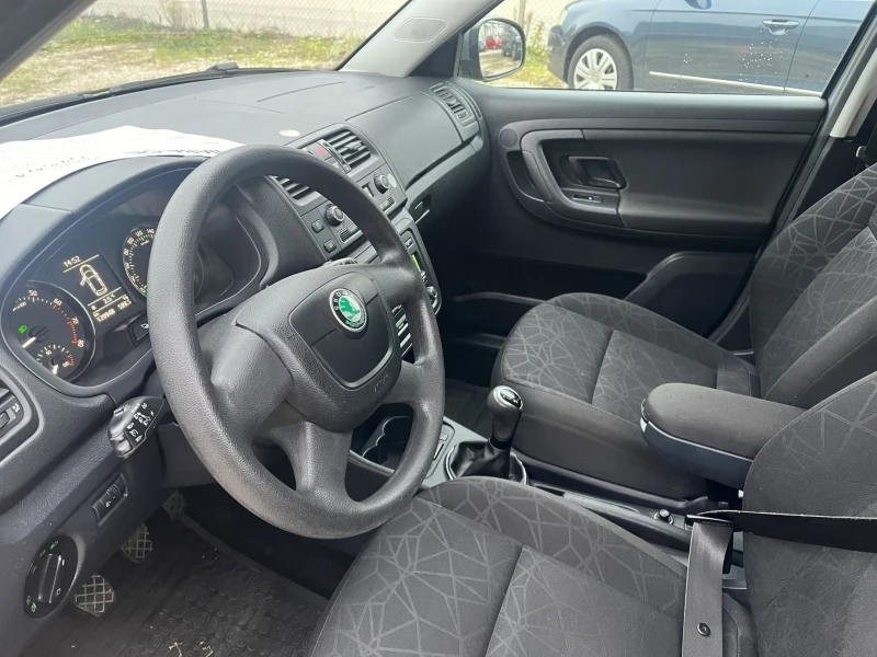 Skoda Fabia 1.2 Ben ФЕЙСЛИФТ КАТО НОВА, снимка 9 - Автомобили и джипове - 48271340