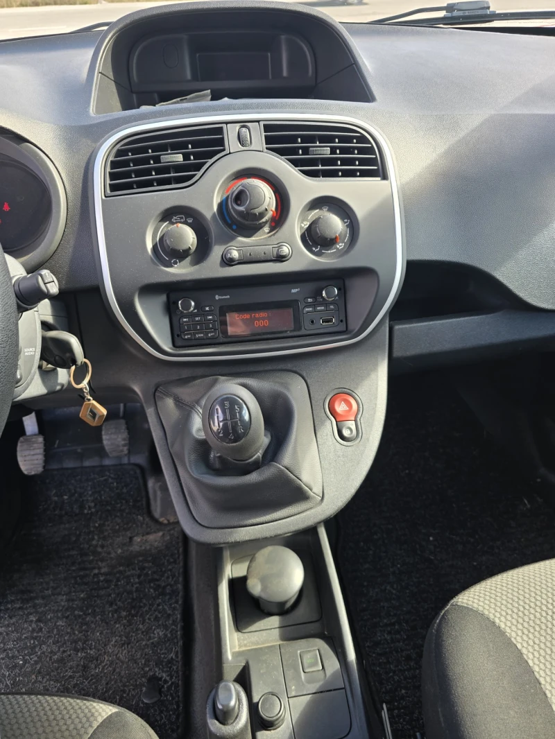 Renault Kangoo Сервизна история!, снимка 8 - Автомобили и джипове - 52739319
