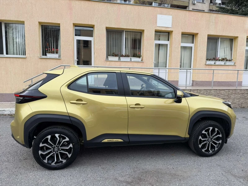 Toyota Yaris Cross Chic, снимка 3 - Автомобили и джипове - 52487293