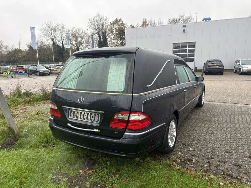 Mercedes-Benz E 220 Катафалка, снимка 3 - Автомобили и джипове - 52633688