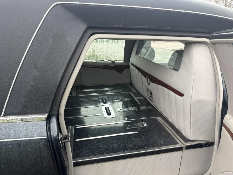 Mercedes-Benz E 220 Катафалка, снимка 7 - Автомобили и джипове - 52633688