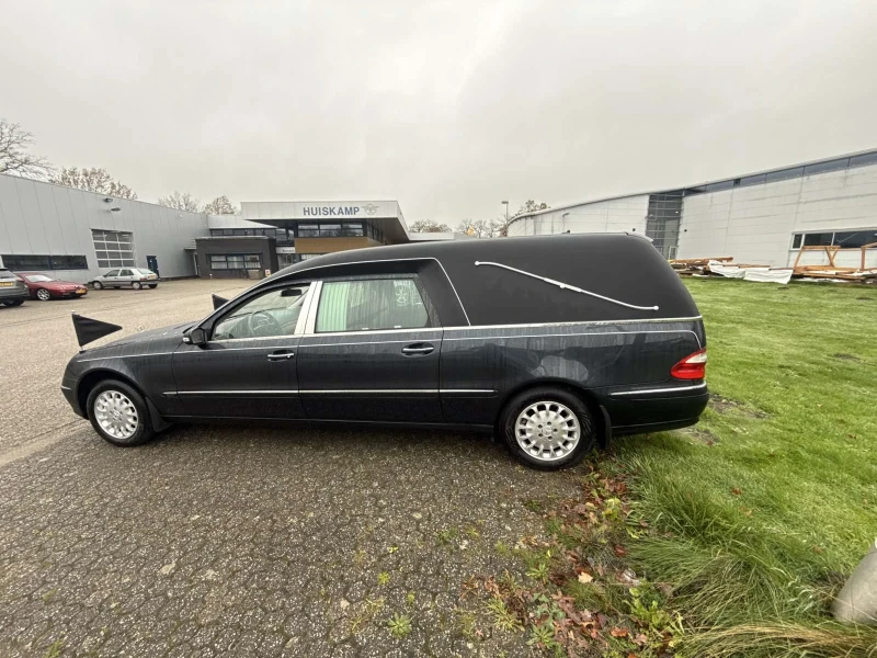 Mercedes-Benz E 220 Катафалка, снимка 5 - Автомобили и джипове - 52633688