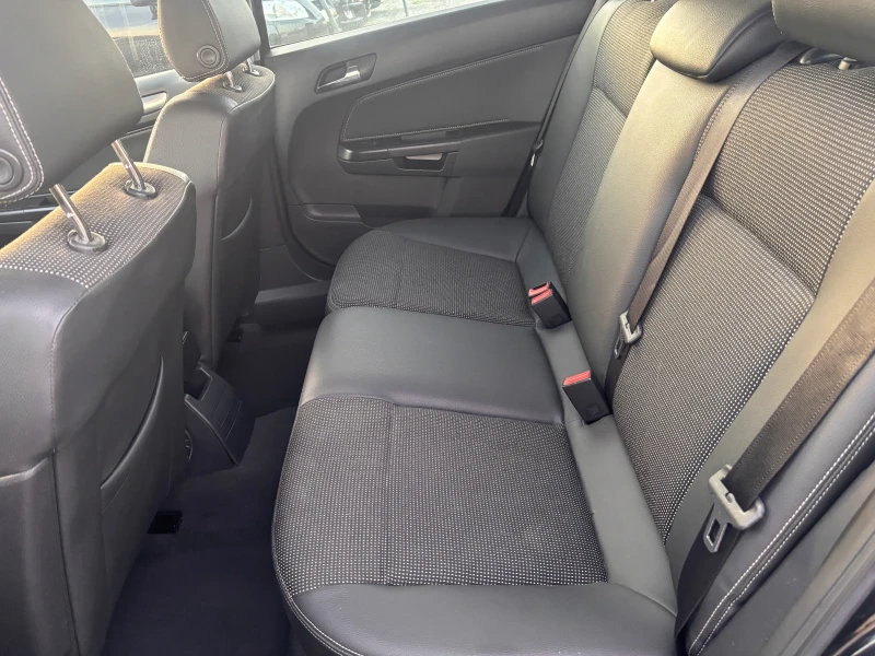 Opel Astra 1.9 CDTI AVTOMAT, снимка 10 - Автомобили и джипове - 52717783