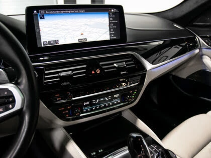 BMW 550 I * M-Package* * HeadUp* AвтоКредит* (ЦЕНА ДО БГ), снимка 17 - Автомобили и джипове - 53428817