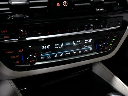 BMW 550 I * M-Package* * HeadUp* AвтоКредит* (ЦЕНА ДО БГ), снимка 13 - Автомобили и джипове - 53428817