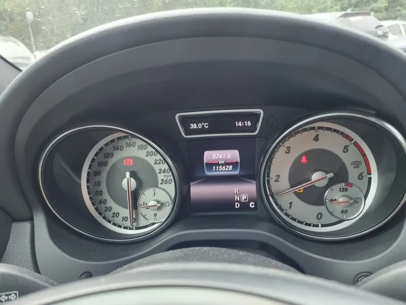 Mercedes-Benz CLA 200 D, снимка 8 - Автомобили и джипове - 55264718