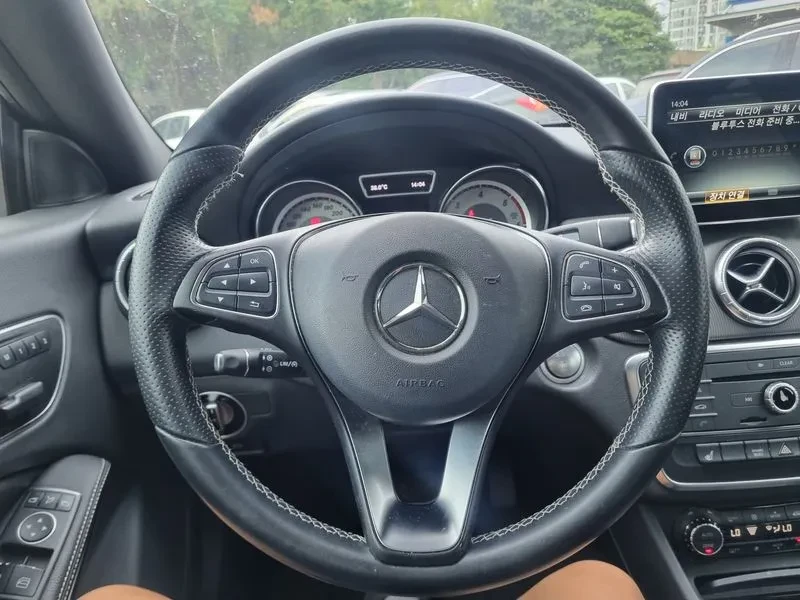 Mercedes-Benz CLA 200 D, снимка 13 - Автомобили и джипове - 55264718