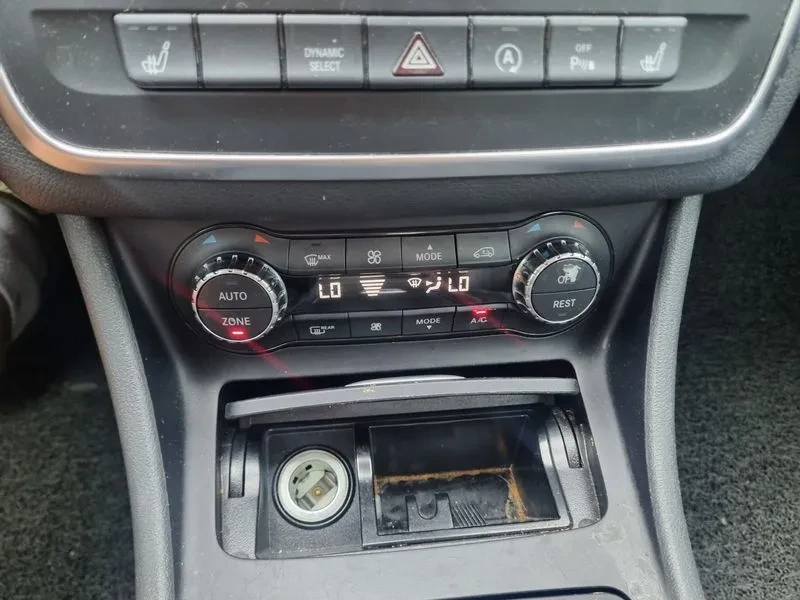 Mercedes-Benz CLA 200 D, снимка 16 - Автомобили и джипове - 55264718