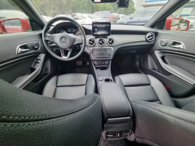 Mercedes-Benz CLA 200 D, снимка 10 - Автомобили и джипове - 55264718