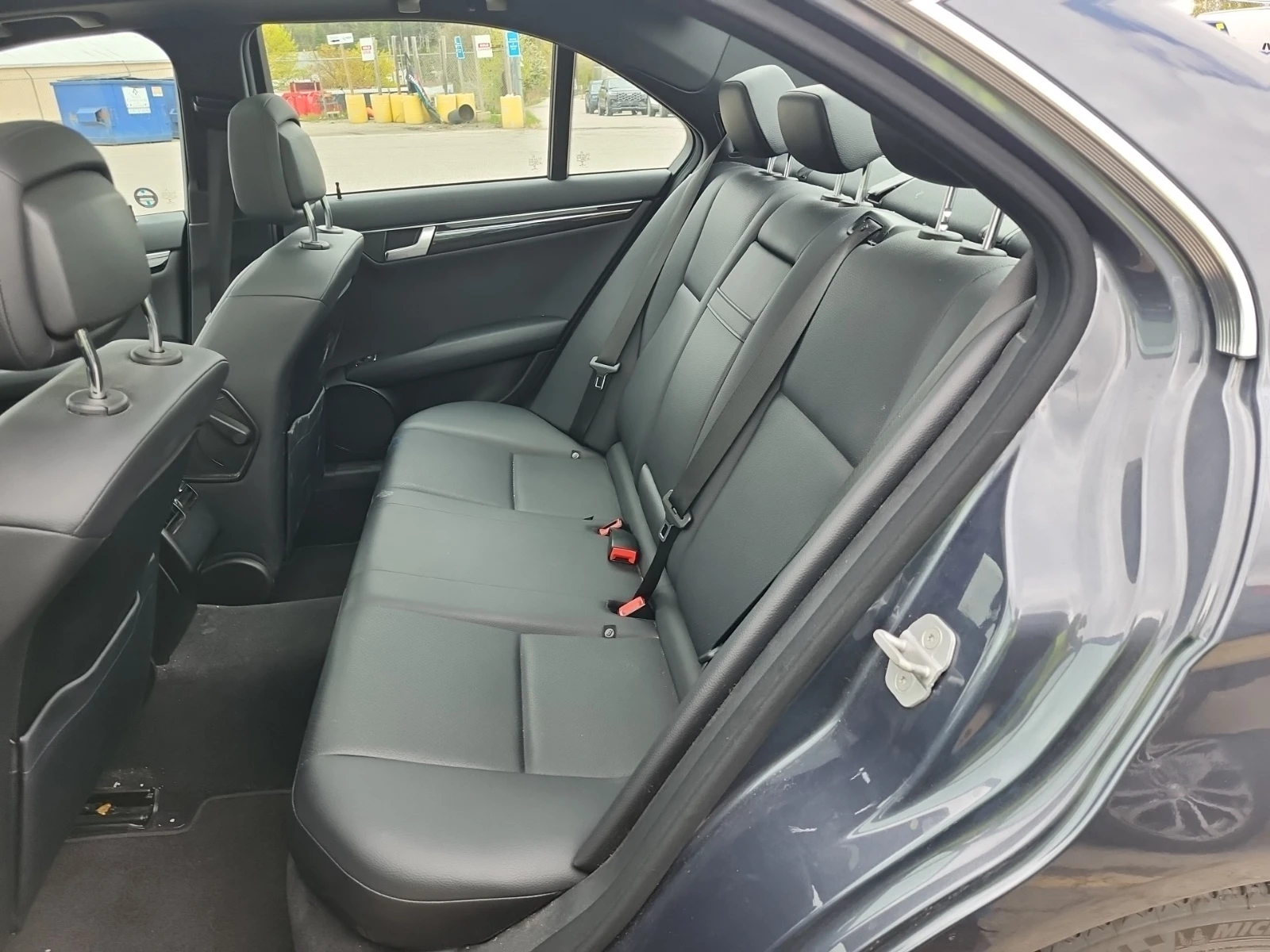 Mercedes-Benz C 300 * LUXURY * CARFAX * ОПЦИЯ ЗА ФИНАНСИРАНЕ  - изображение 9