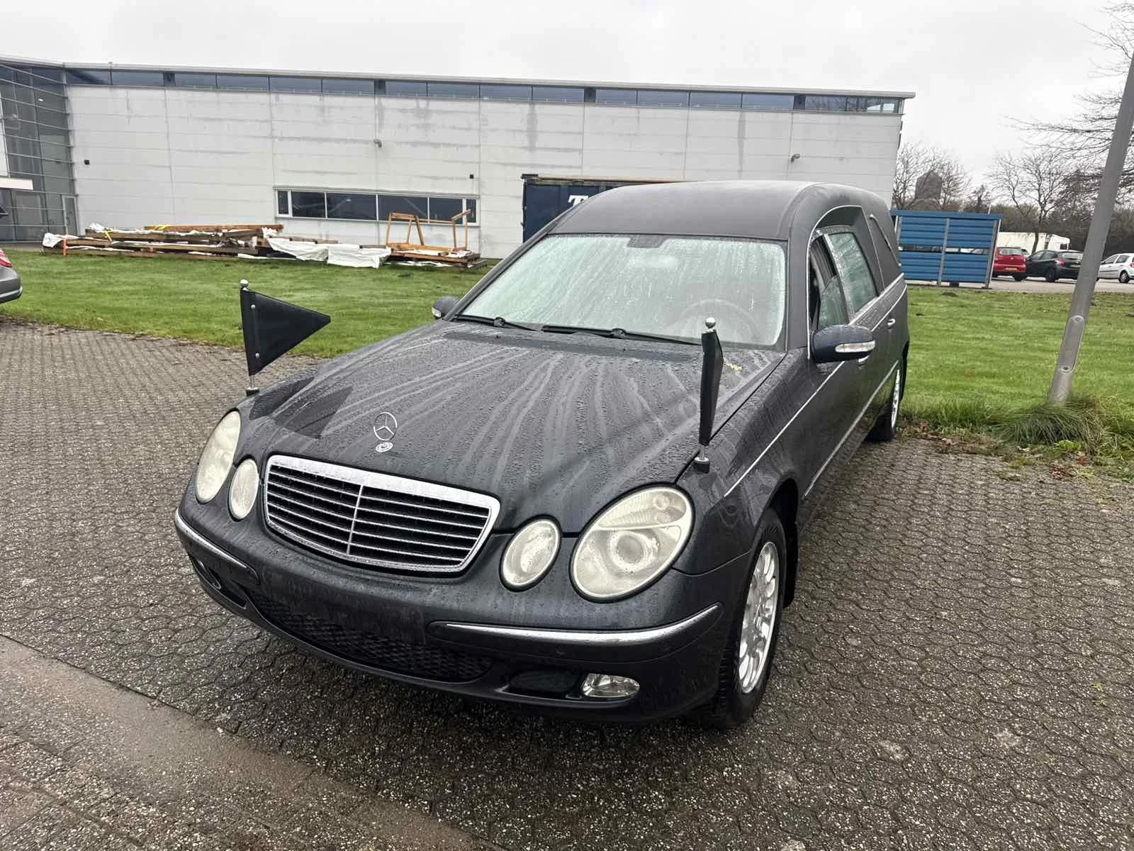 Mercedes-Benz E 220 Катафалка - изображение 2