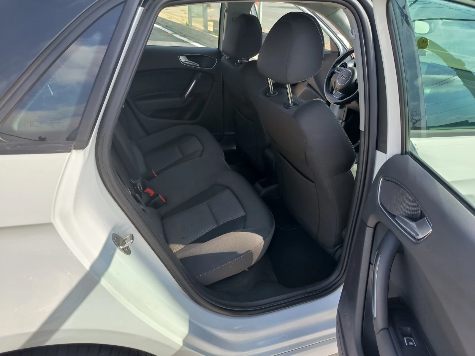 Audi A1 1.4d-SLine-Navi-Automat-130.000km-Euro-6B, снимка 16 - Автомобили и джипове - 53504808