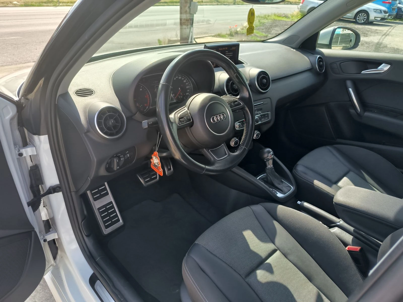 Audi A1 1.4d-SLine-Navi-Automat-130.000km-Euro-6B, снимка 13 - Автомобили и джипове - 53504808