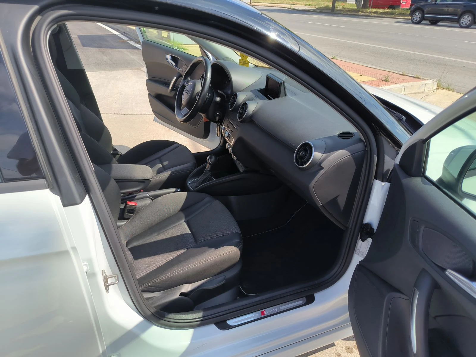 Audi A1 1.4d-SLine-Navi-Automat-130.000km-Euro-6B, снимка 17 - Автомобили и джипове - 53504808