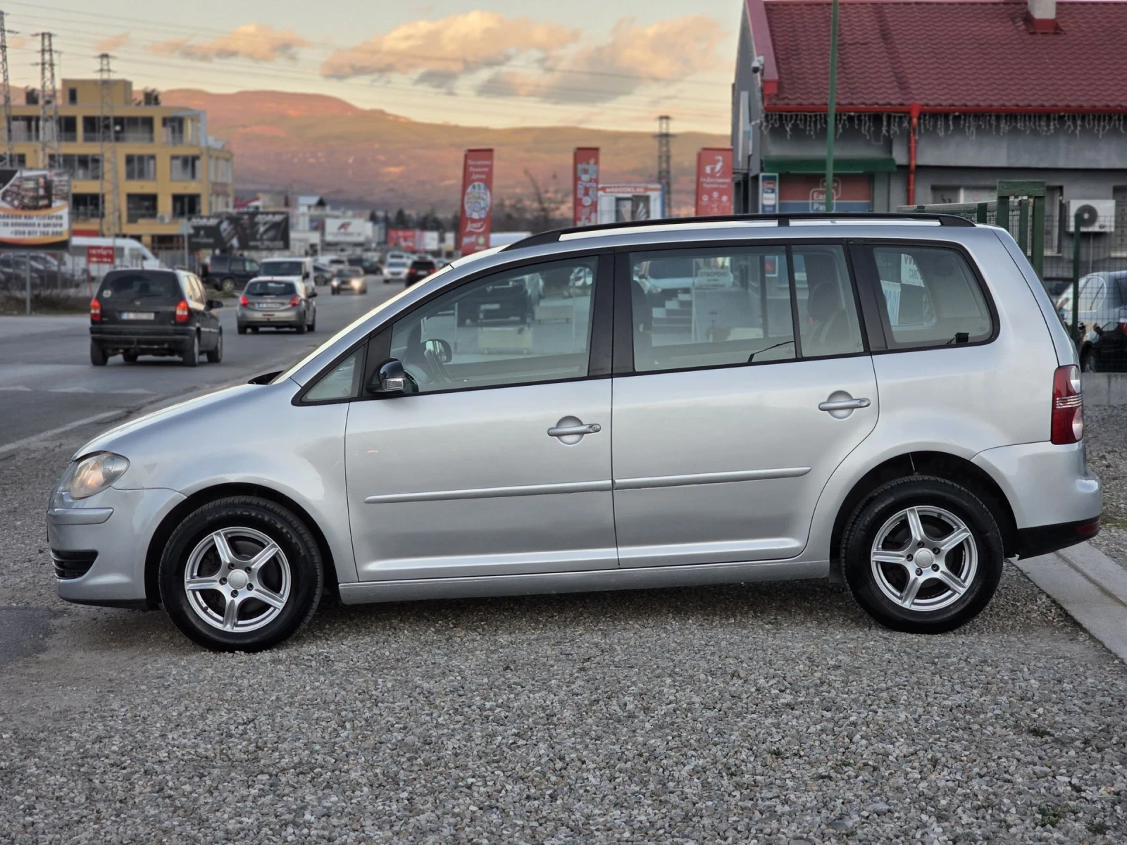 VW Touran 1.9 tdi 105 k.c. 7 места 6 скорост - изображение 2