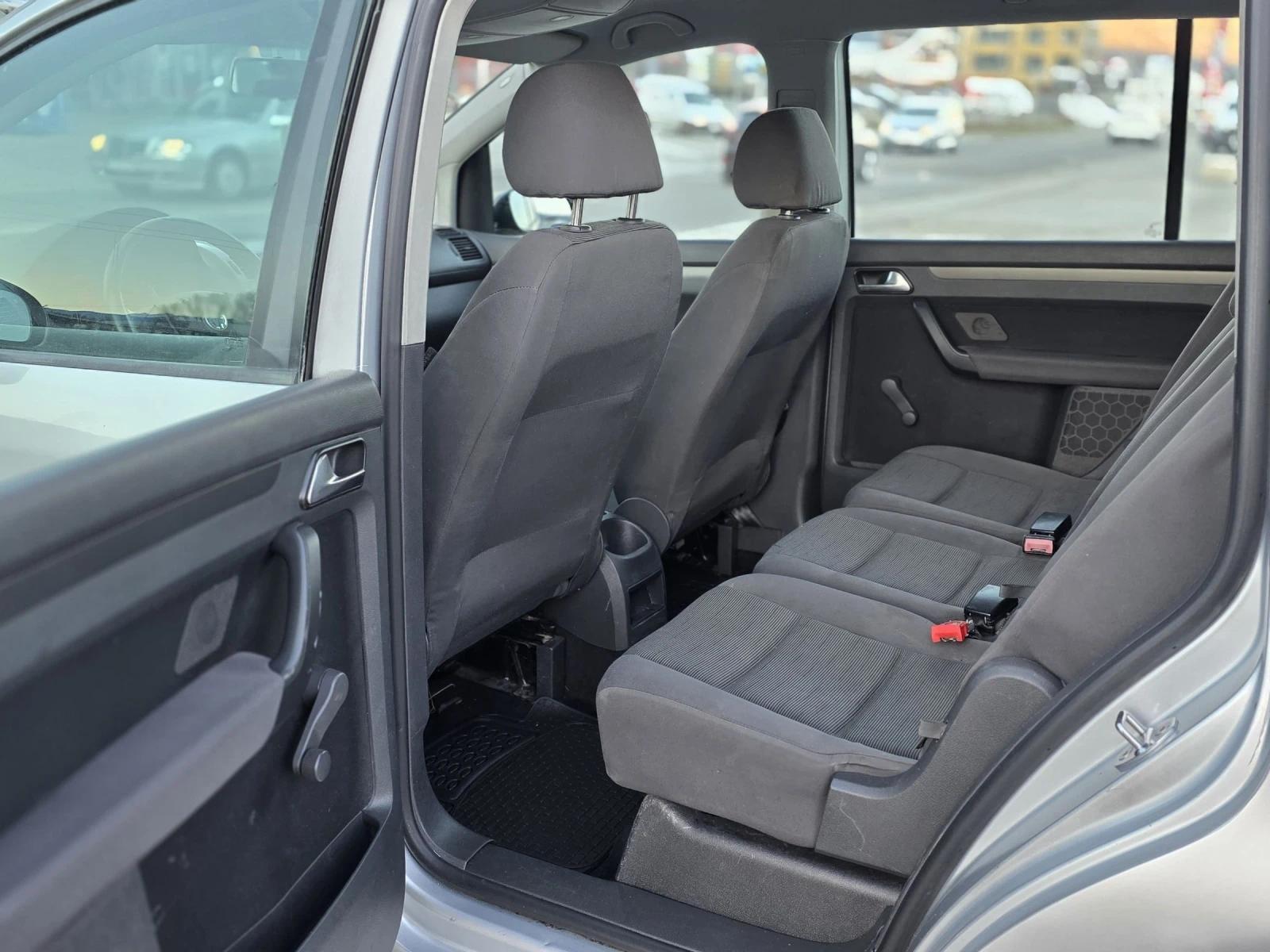 VW Touran 1.9 tdi 105 k.c. 7 места 6 скорост - изображение 10