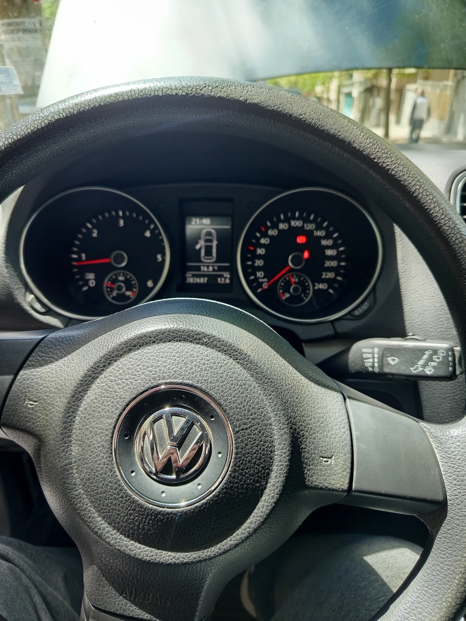 VW Golf 1.6TD?, снимка 10 - Автомобили и джипове - 54293504