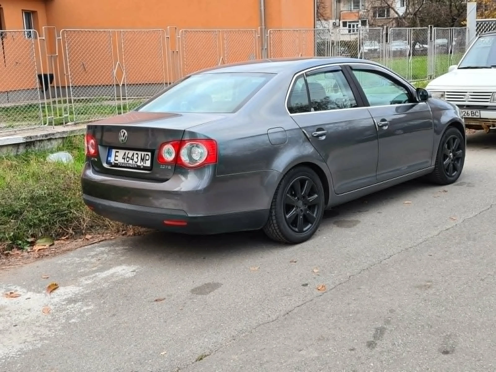 VW Jetta, снимка 15 - Автомобили и джипове - 54696595