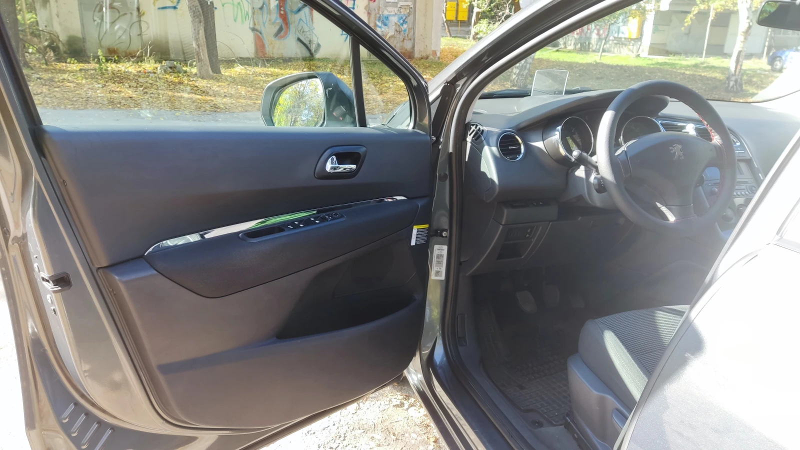 Peugeot 5008, снимка 9 - Автомобили и джипове - 54903483