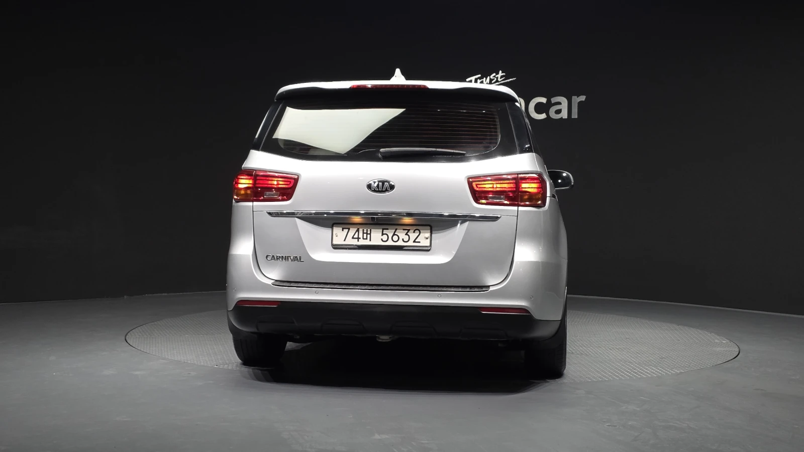 Kia Carnival КРАЙНА ЦЕНА, снимка 4 - Автомобили и джипове - 55595022