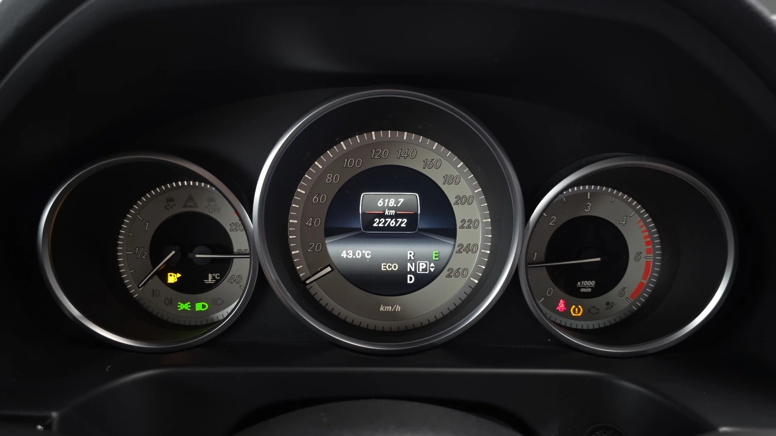 Mercedes-Benz E 220 E220 CDI Avantgarde autogeorge.com, снимка 12 - Автомобили и джипове - 55735824