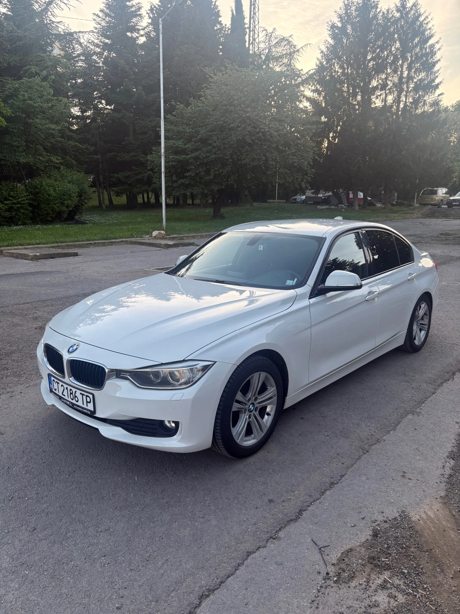 BMW 320, снимка 2 - Автомобили и джипове - 55996006