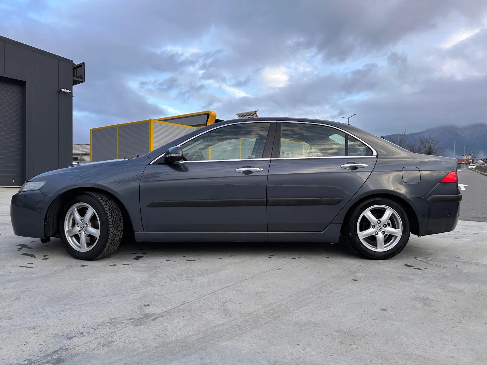 Honda Accord 2.0 VTEC 155k.c ГАЗ, София, снимка 4 - Автомобили и джипове - 56232431