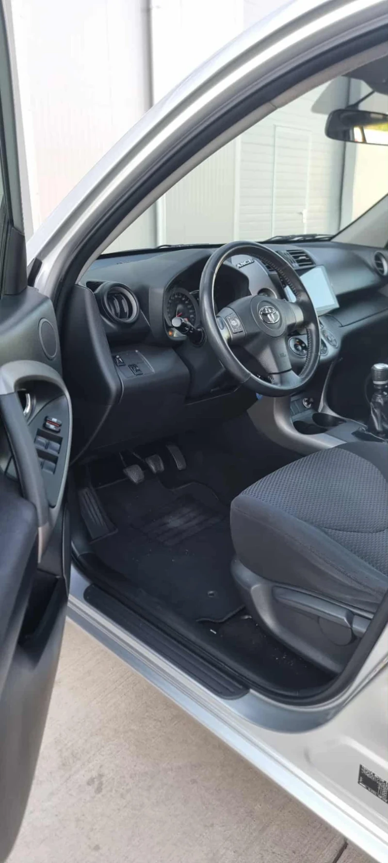 Toyota Rav4 4200 ЛВ ПЪРВОНАЧАЛНА ВНОСКА / ОБСЛУЖЕН ОТ А ДО Я , снимка 6 - Автомобили и джипове - 52989669