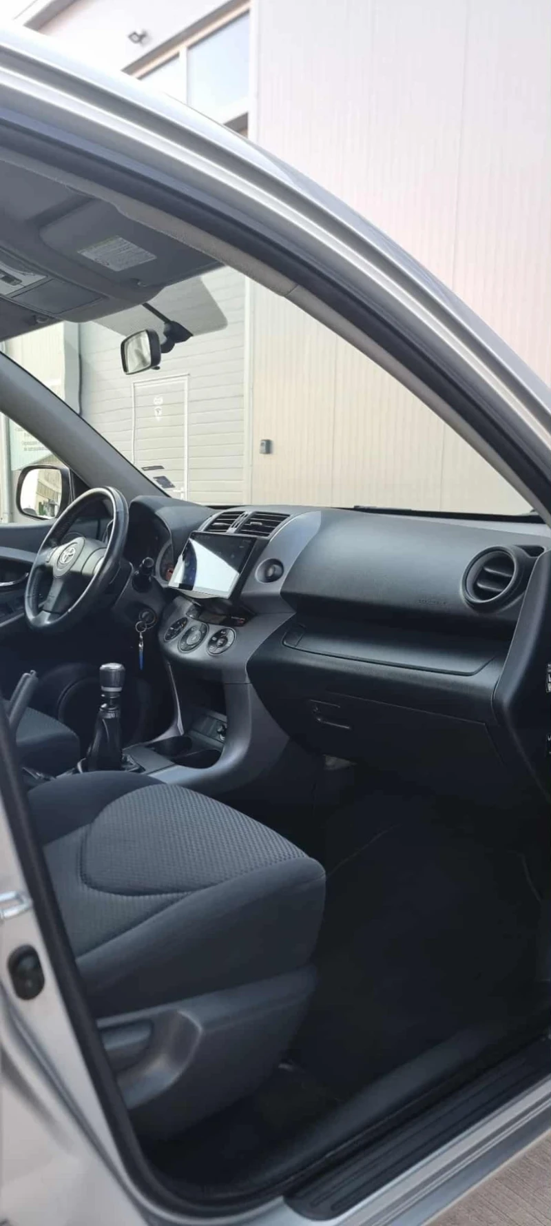 Toyota Rav4 4200 ЛВ ПЪРВОНАЧАЛНА ВНОСКА / ОБСЛУЖЕН ОТ А ДО Я , снимка 7 - Автомобили и джипове - 52989669