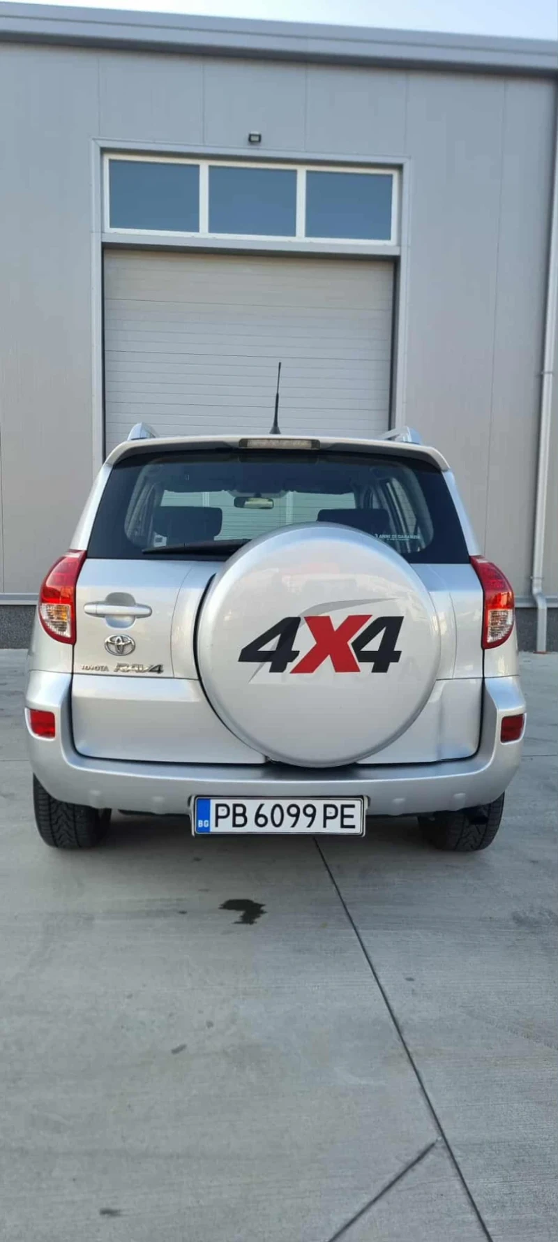 Toyota Rav4 4200 ЛВ ПЪРВОНАЧАЛНА ВНОСКА / ОБСЛУЖЕН ОТ А ДО Я , снимка 2 - Автомобили и джипове - 52989669