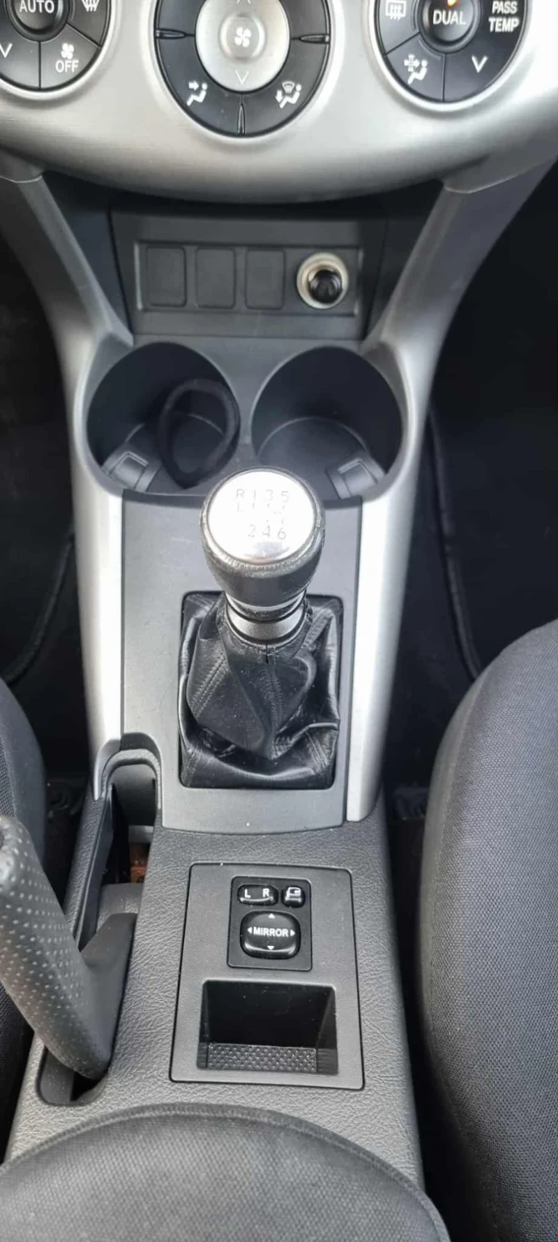 Toyota Rav4 4200 ЛВ ПЪРВОНАЧАЛНА ВНОСКА / ОБСЛУЖЕН ОТ А ДО Я , снимка 12 - Автомобили и джипове - 52989669