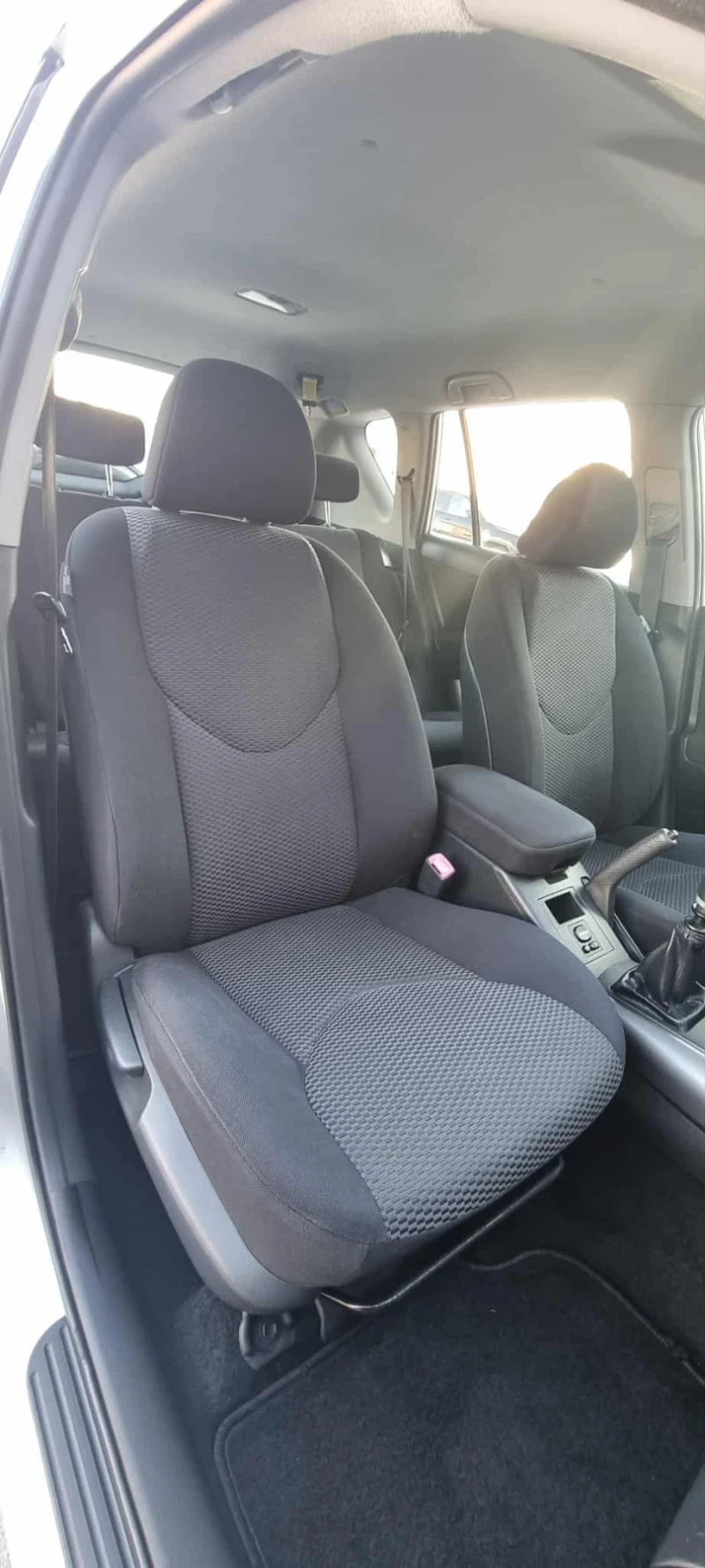 Toyota Rav4 4200 ЛВ ПЪРВОНАЧАЛНА ВНОСКА / ОБСЛУЖЕН ОТ А ДО Я , снимка 14 - Автомобили и джипове - 52989669