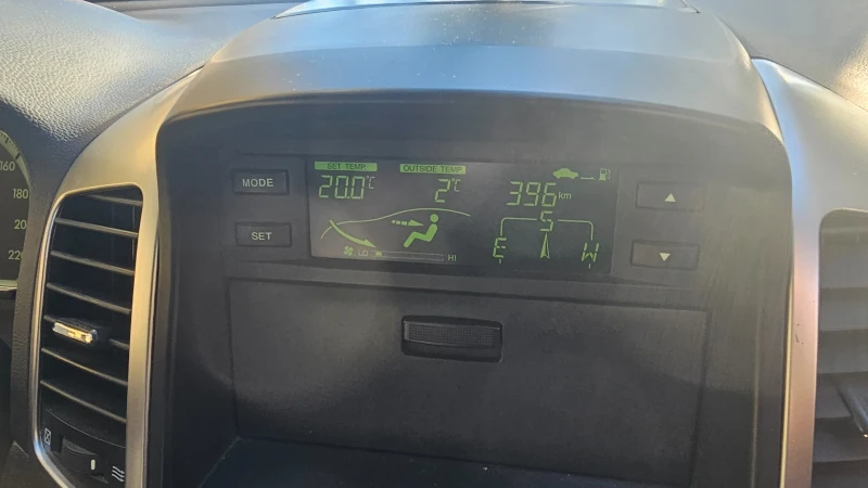 Chevrolet Captiva 2.4 dw, снимка 7 - Автомобили и джипове - 52928876