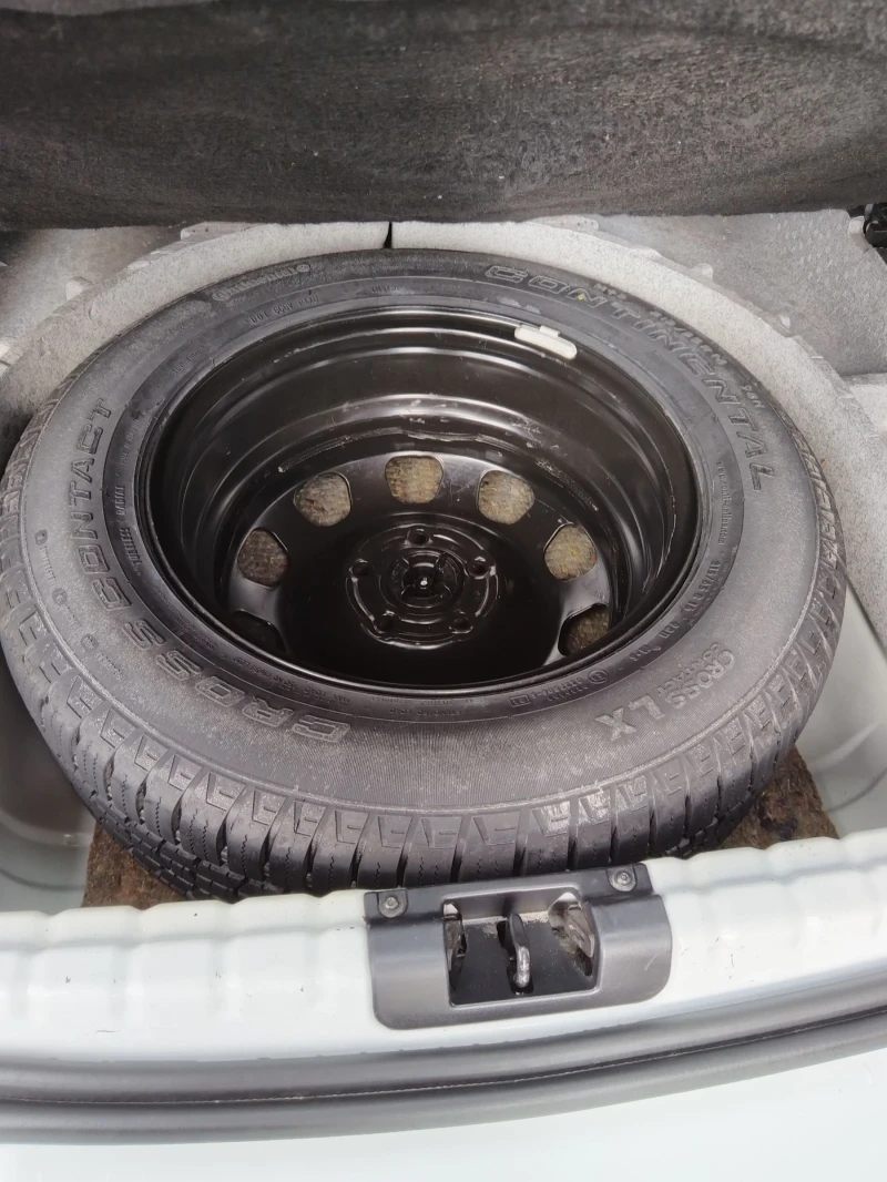 Dacia Duster 1.5D. 4x4, снимка 8 - Автомобили и джипове - 53572880