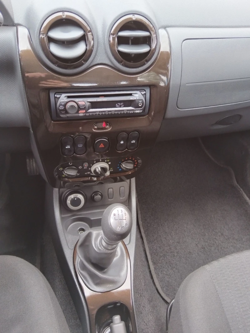 Dacia Duster 1.5D. 4x4, снимка 12 - Автомобили и джипове - 53572880
