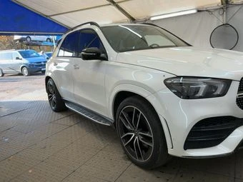 Mercedes-Benz GLE 400 * d 4Matic AMG Line* АВТОФИНАНСИРАНЕ*  - изображение 4
