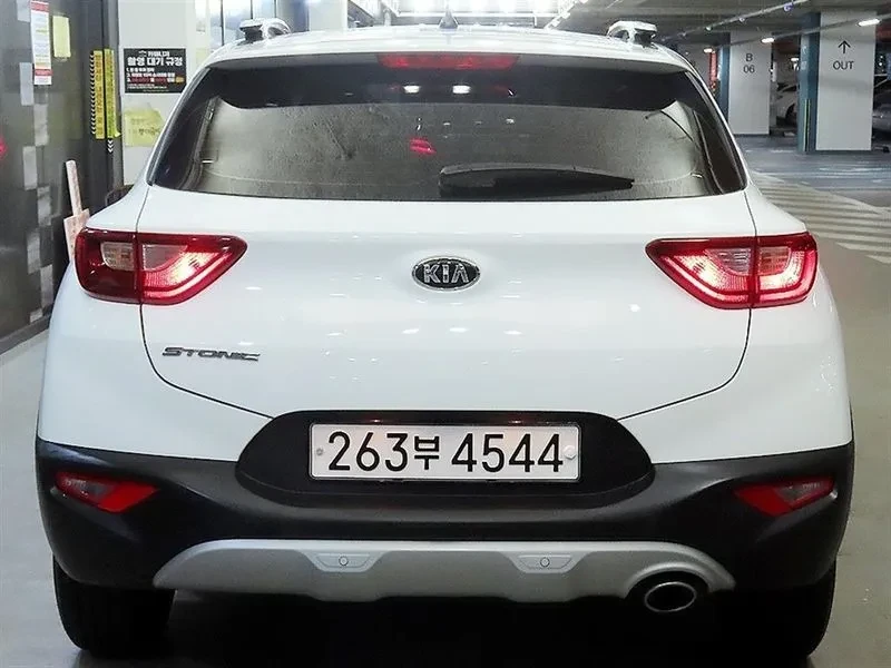 Kia Stonic 1.4 DELUXE, снимка 4 - Автомобили и джипове - 54999627