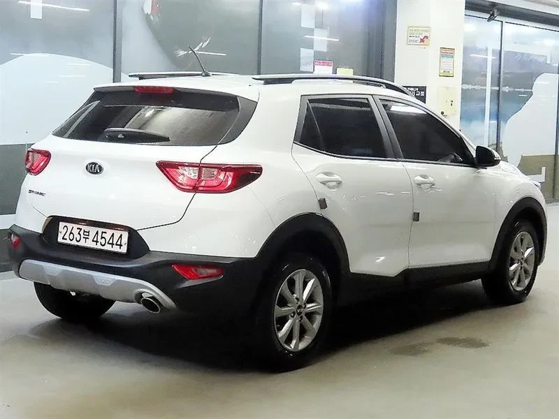 Kia Stonic 1.4 DELUXE, снимка 2 - Автомобили и джипове - 54999627